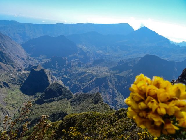 View from Maïdo onto Cirque de Mafate, westcentral Réunion.<br />Photo by VillageHero